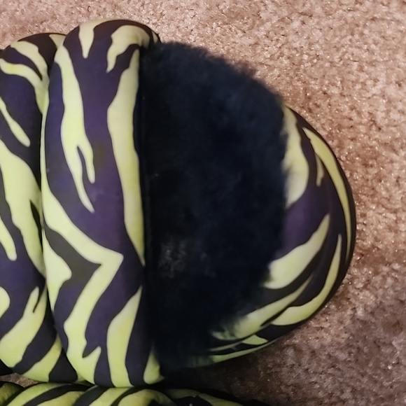 UGG Maxi SlideTiger Print Platform Sandals - Picture 4 of 14